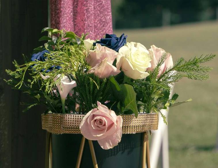 Romantic roses bouquet in vase